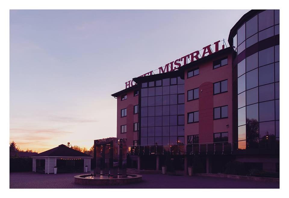 Hotel Mistral Marki  Exterior photo