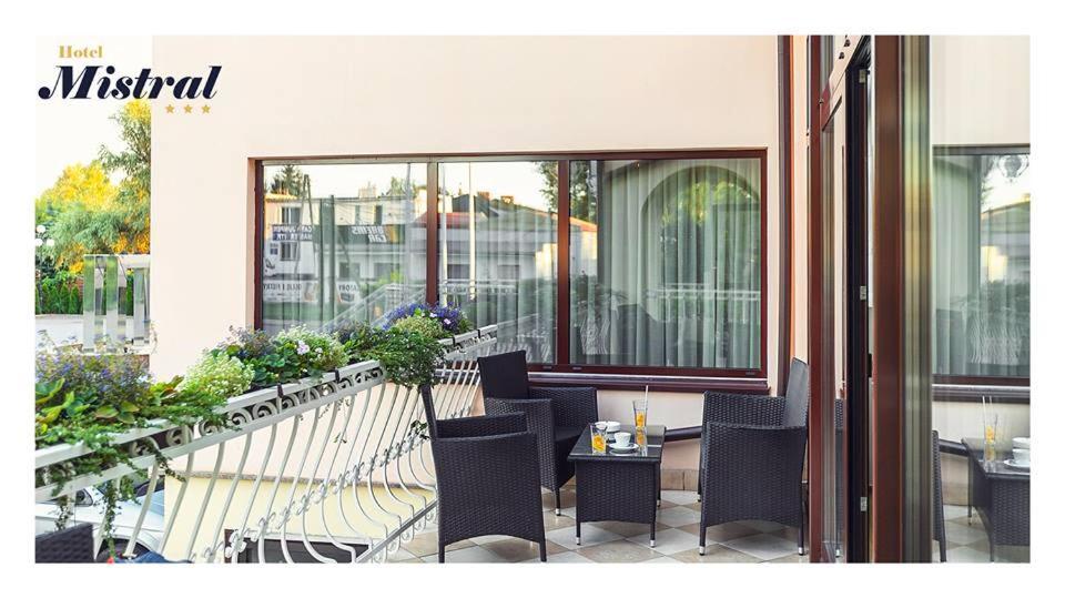 Hotel Mistral Marki  Exterior photo